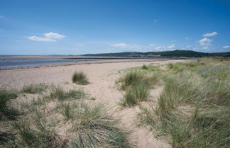 Photo 3 - Beach View - 2 Bedroom Apartment - Llanelli