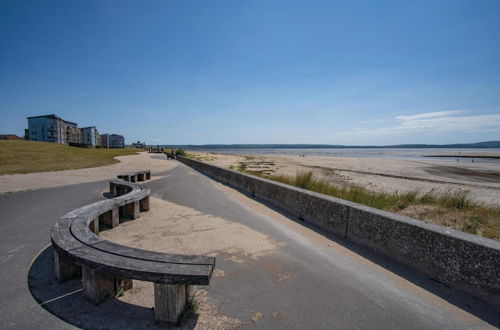 Photo 23 - Beach View - 2 Bedroom Apartment - Llanelli