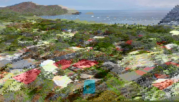 Photo 1 - 2BD Beauty With Big Pool - Walk to Beach