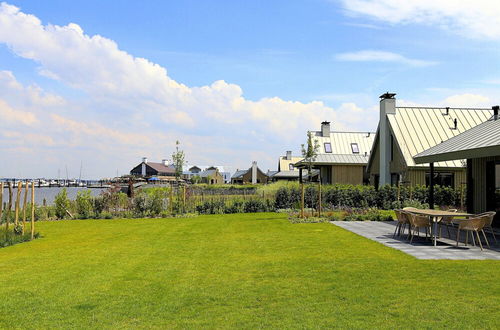 Photo 31 - Modern Lodge on the Water in a National Park