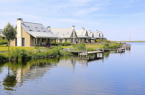 Photo 32 - Modern Lodge on the Water in a National Park