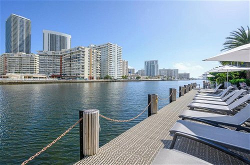 Photo 37 - Incredible Bay View 3 Bed Private Floor Apt 1101 BW Resort Miami FL