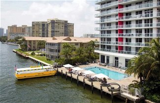 Photo 2 - Incredible Bay View 3 Bed Private Floor Apt 1101 BW Resort Miami FL