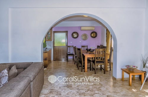 Photo 37 - Impressive Villa Exclusive Sea Caves Walk to Taverns Sleeps 11 Ref 507