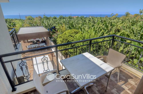 Photo 69 - Impressive Villa Exclusive Sea Caves Walk to Taverns Sleeps 11 Ref 507