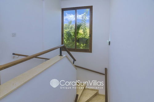 Photo 33 - Impressive Villa Exclusive Sea Caves Walk to Taverns Sleeps 11 Ref 507