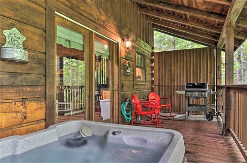 Photo 21 - Romantic Gatlinburg Cabin w/ Hot Tub & Pool Access