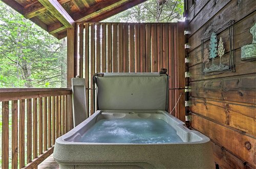 Photo 7 - Romantic Gatlinburg Cabin w/ Hot Tub & Pool Access
