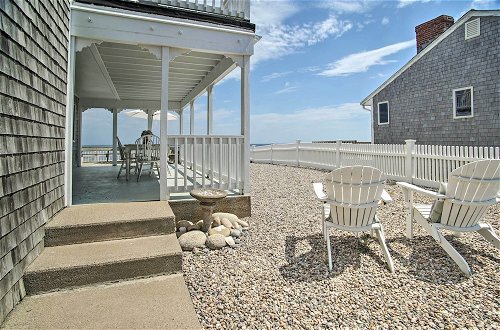 Foto 3 - Oceanfront Getaway w/ 2 Decks + Beach Access