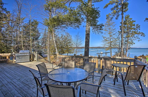 Foto 1 - Waterfront Torch Lake Cottage w/ Private Beach