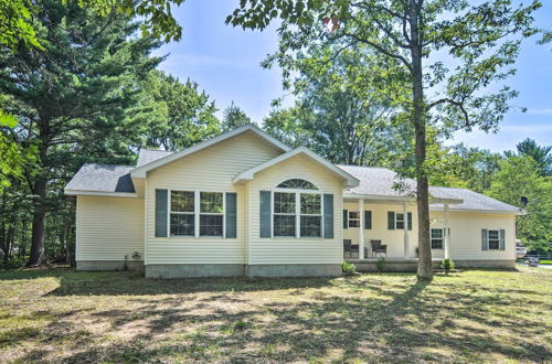 Photo 2 - Upscale Family Cottage < 1 Mi to Higgins Lake