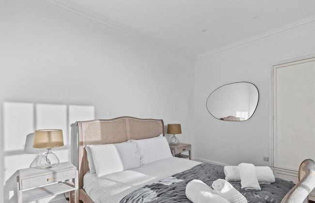 Churchill's Residence By Pureserviced - Photo 11