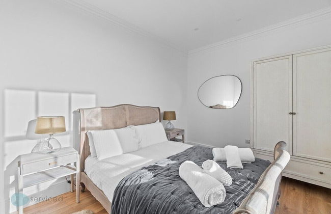 Churchill's Residence By Pureserviced - Photo 2