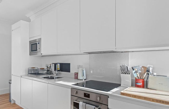 Churchill's Residence By Pureserviced - Photo 17