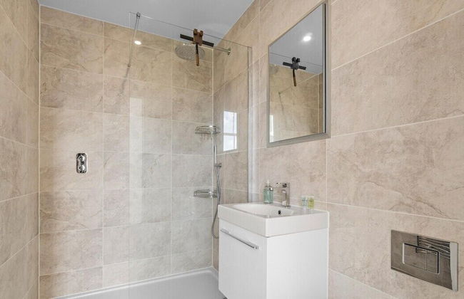 Churchill's Residence By Pureserviced - Photo 18