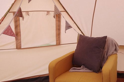 Foto 10 - Chestnut Luxury Emperor Bell Tent, With log Burner