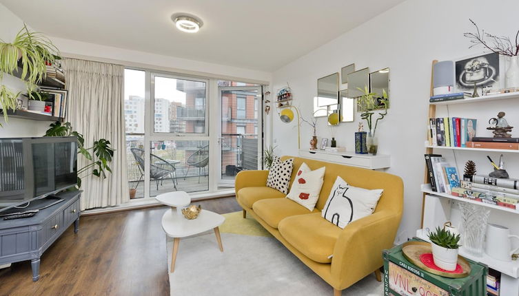 Photo 1 - Bright Greenwich Flat Near Canary Wharf by Underthedoormat