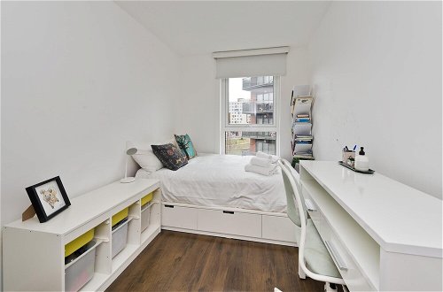 Photo 5 - Bright Greenwich Flat Near Canary Wharf by Underthedoormat