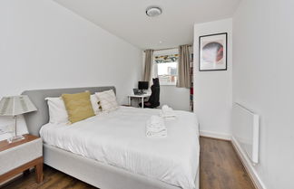 Photo 3 - Bright Greenwich Flat Near Canary Wharf by Underthedoormat