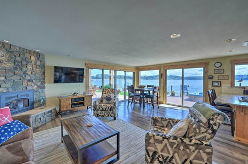 Photo 2 - Similk Bay Retreat With Deck, Fire Pit + Hot Tub