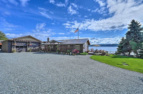 Foto 16 - Similk Bay Retreat With Deck, Fire Pit + Hot Tub