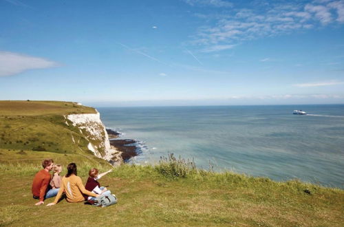 Photo 16 - 2 Bed Chalet, St Margaret's at Cliffe, South Coast