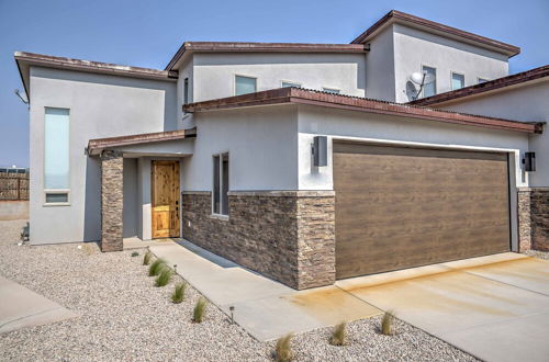 Photo 6 - Upscale Moab Home w/ Redrock Views+hottub & Patio