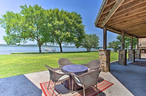 Photo 11 - Lakefront Retreat w/ Dock, Bar Hut & Fireplace