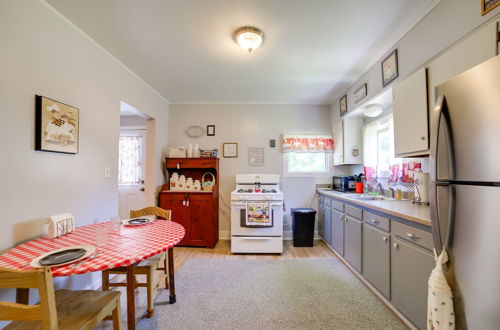 Photo 2 - Family-friendly Home < 1 Mi to Adrian College