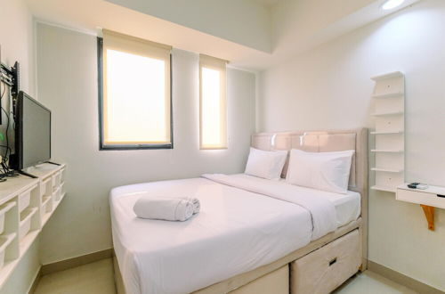 Photo 3 - Nice And Comfortable 1Br Evenciio Margonda Apartment