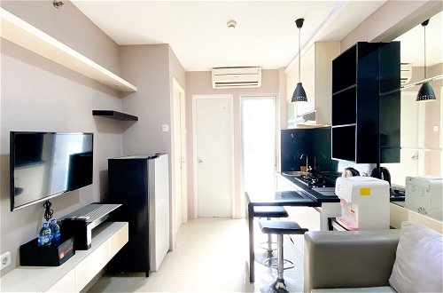 Photo 13 - Good Deal And Comfort 2Br At Bassura City Apartment