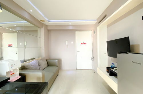 Photo 14 - Good Deal And Comfort 2Br At Bassura City Apartment