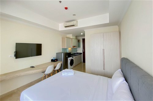 Foto 12 - Best Choice And Minimalist Studio Room Menteng Park Apartment