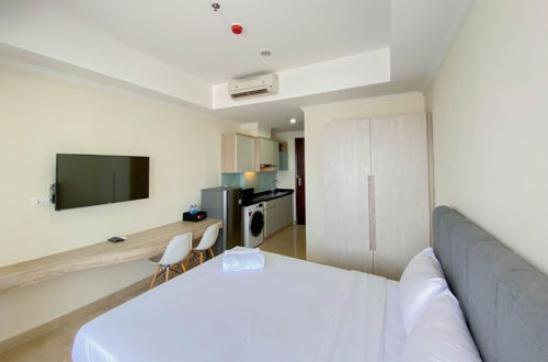 Photo 12 - Best Choice And Minimalist Studio Room Menteng Park Apartment