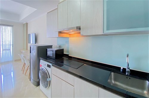 Foto 10 - Best Choice And Minimalist Studio Room Menteng Park Apartment