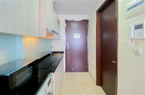 Foto 7 - Best Choice And Minimalist Studio Room Menteng Park Apartment