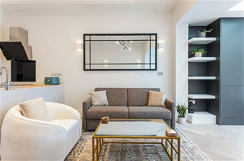 Photo 13 - Gorgeous Flat in the Heart of Acton