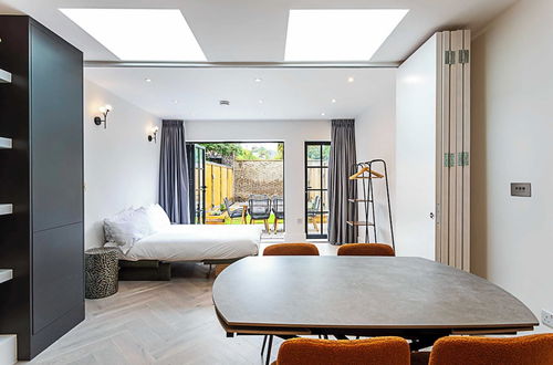 Photo 10 - Gorgeous Flat in the Heart of Acton