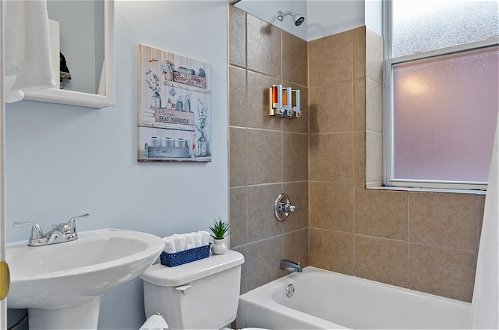 Photo 14 - Exquisitely Designed Townhome - JZ Vacation Rentals