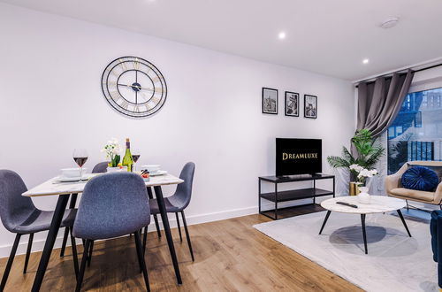 Photo 31 - Impeccable 2-bed Apartment in Salford