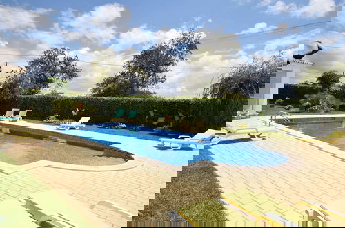 Photo 21 - Luxurious Villa With Private Swimming Pool