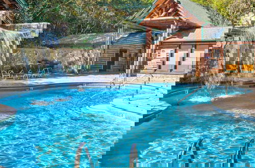 Foto 2 - Dog Friendly Romantic Mtn Getaway Hot Tub Pool