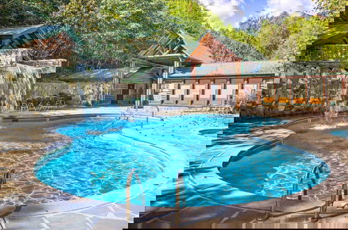 Foto 45 - Dog Friendly Romantic Mtn Getaway Hot Tub Pool
