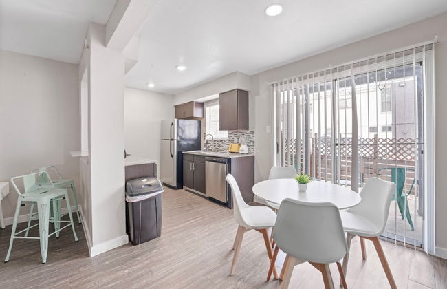 Spacious and Cozy King Bed 2BR Suite 5 Min to DT - Photo 11
