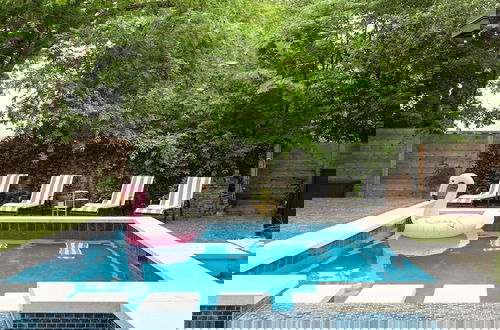 Foto 2 - Upstay - Pristine Pool Palace - 7min to Rainey St