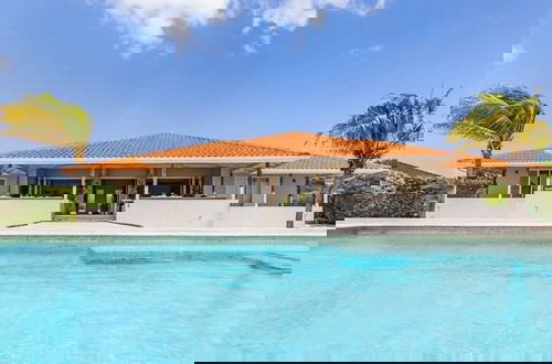 Photo 15 - Kas di So o Ocean Front Luxury Villa