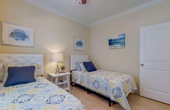 7 Waterfront 4bed 3bath Pool Home - Photo 24