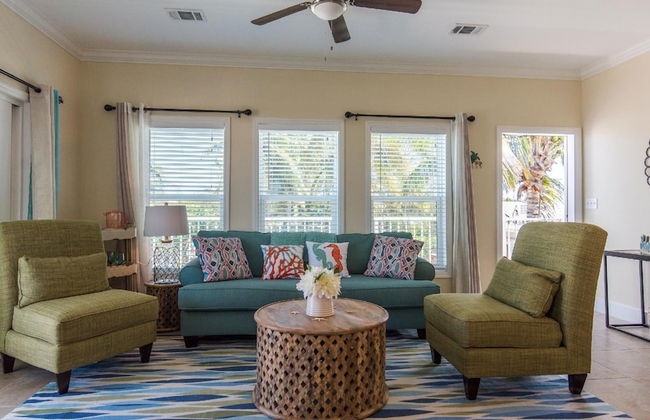 7 Waterfront 4bed 3bath Pool Home - Photo 17