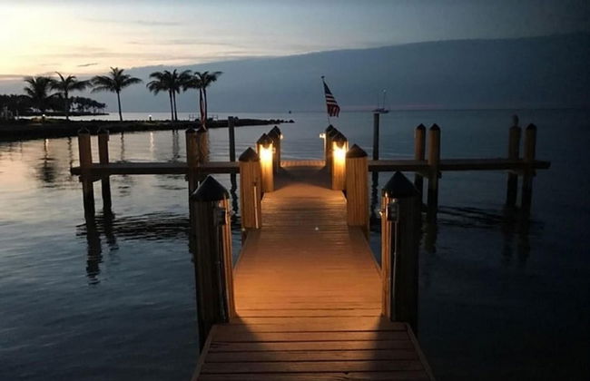 5 Beautiful 4 Bed 3 Bath Pool Home w Free Dock - Photo 3