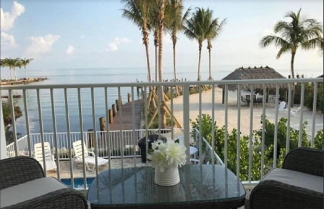 7 Waterfront 4bed 3bath Pool Home - Photo 1